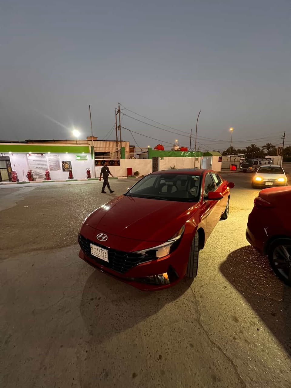 سلام عليكم النتره 2022 فول مواصفات للخير سياره جديده خير من الله بدون تبديل حادثه جاملغ خلفي فقط جهت السايق ماشيه 34 مايل 
رادارت 360
كشنات جلد 
شاشه متصله
اشاير بل مري
فتحت سقف
تدفه كشنات
تلث انضمه قياده
سايد بريك دكمه
وبقيت المواصفات المعروفه 
السياره بسمي مداور ثاني يوم 
اي ستفسار اتصل ودلل للعلم السياره تنباع عل ويلاته البلادي 
***********بي وتساب
