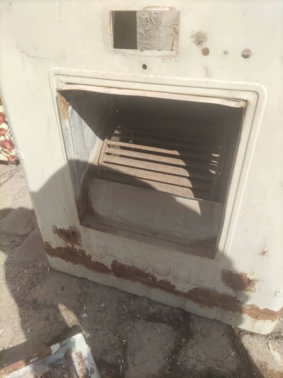 توجد ورشه فنيه لتصليح الموبردات والشفتات والبوش والقوايش وحك الزنجار   والصبغ وتبديل البولبرنات وتبديل ليف ويوجد ستوتة تجيك للبيت تأخذه تصلحه  وحاضر بادارة ابو علي  ***********
***********
