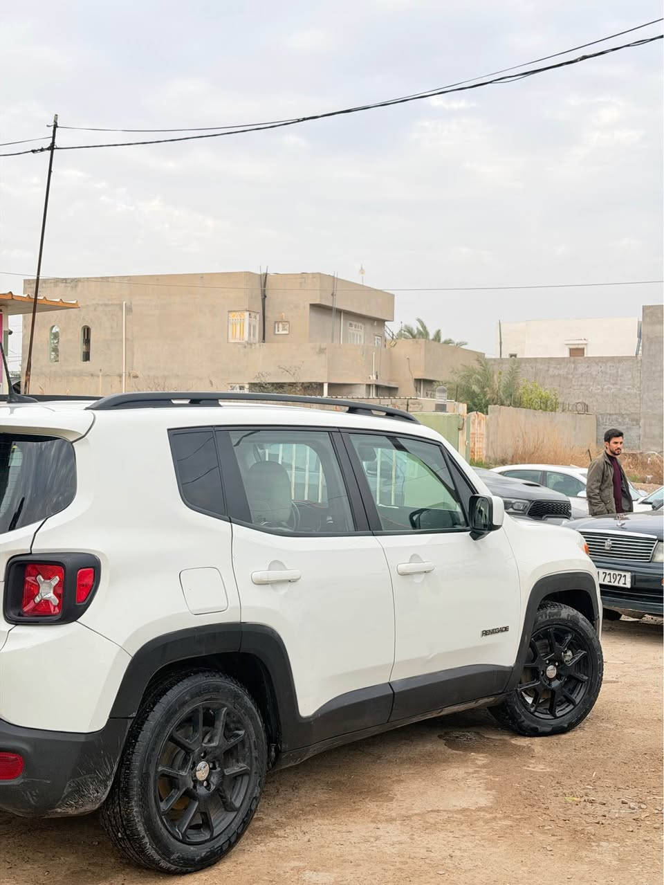 يا الله 
السلام عليكم من رخصه الادمن المحترم 
جيب رنجيد 2020 رقم ديالى تحويل مباشر 
ماشيه 40 
بصمه 
داخل لونين 
مكينه 2400 مو تيربو مكينه عدله
ويل كروم 
شاشه جبيره 
كامره 
حساسات 
السياره بيه 3 قطع صبغ ايرباك ستيرن 
السعر 118 قفل قفل قفل 
العنوان ديالى تقاطع القدس 
***********
للبيع او المراوس بعقوبة, ديالى
