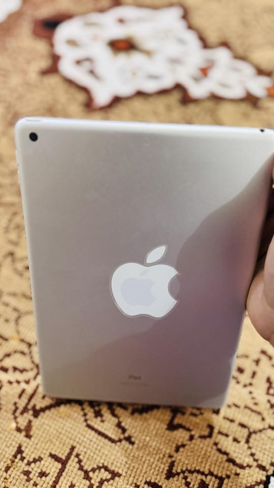 ايباد 9 نضيف استعمال قليل فقط تصفح نضيف خالي من التبديل  او التصليح   سعره ٢٤٠ الف  مكاني بابل محاويل ***********
