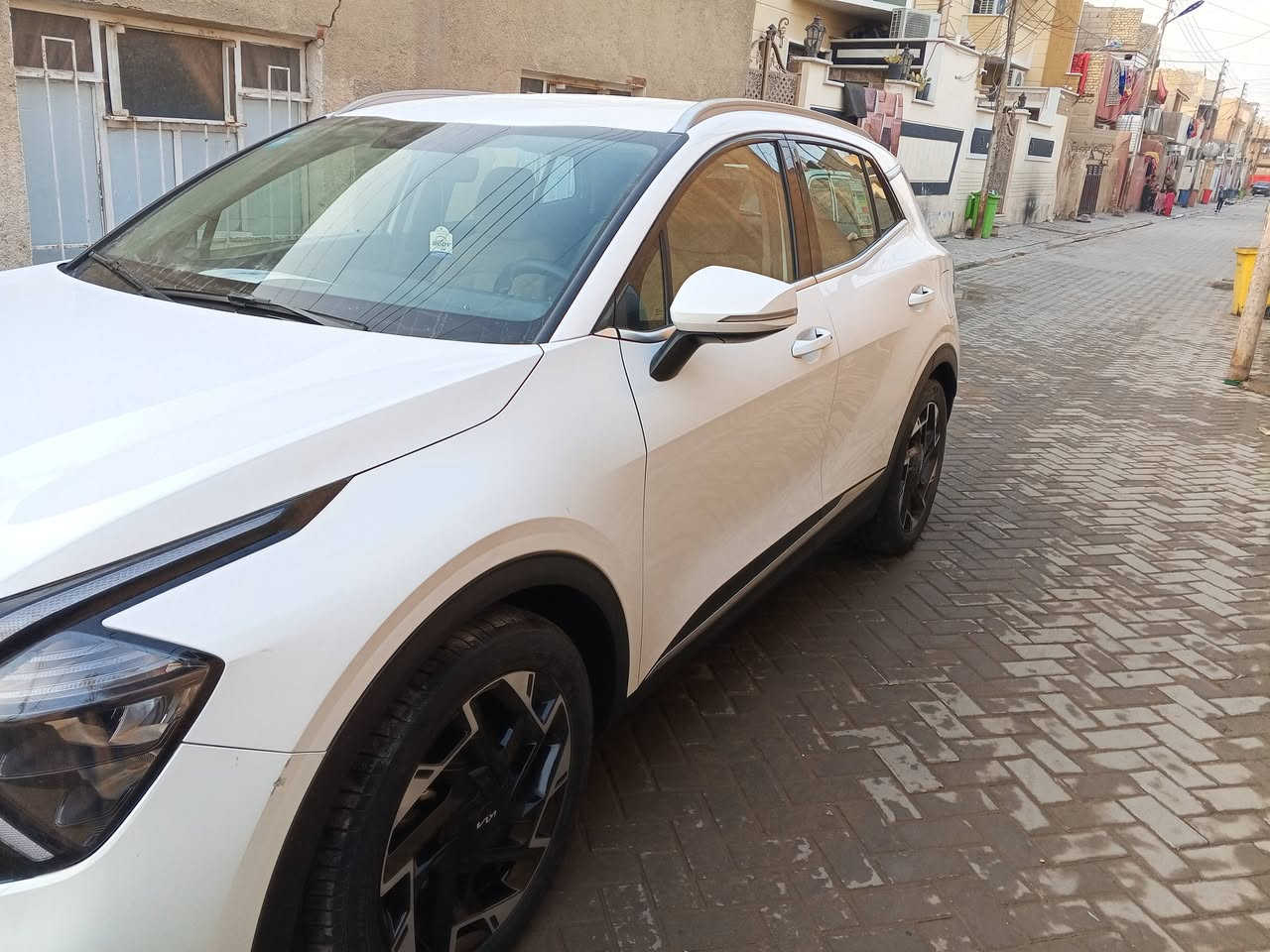 كيا سبورتج موديل 2023 خليجي للبيع
السيارة مكفولة كفالة عامة نص فول 
السيارة باسمي شرط التحويل
السعر 235
 بغداد ***********
مكلف بالنشر للتواصل اتصل
