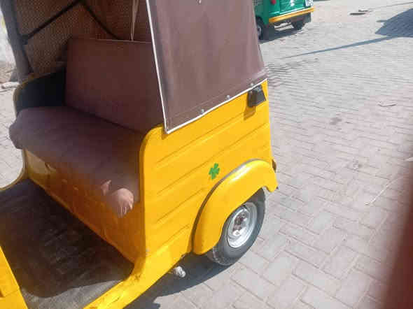 سلام عليكم عندي تك تك نضيفه بيه رقم وسنويه اصوليات سعرة 3600 قفل المو شراي لايراسل مكاني حيانيه رقم *********** البصرة
