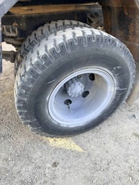 تخم تاير حجم 900 +تانكي كاز للبيع ٠٧٨٢٩٦٧٣٤٠٣