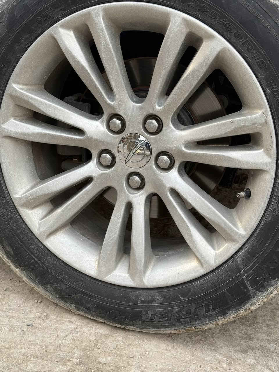 سلام عليكم عندي ويل نجمة حجم 18 مع تخم تاير جدد اصلي مراوس اريد ب20 //////////// وعندي ثاني مكسيكي اصلي اريد هم اراوس بويل 20////***********
