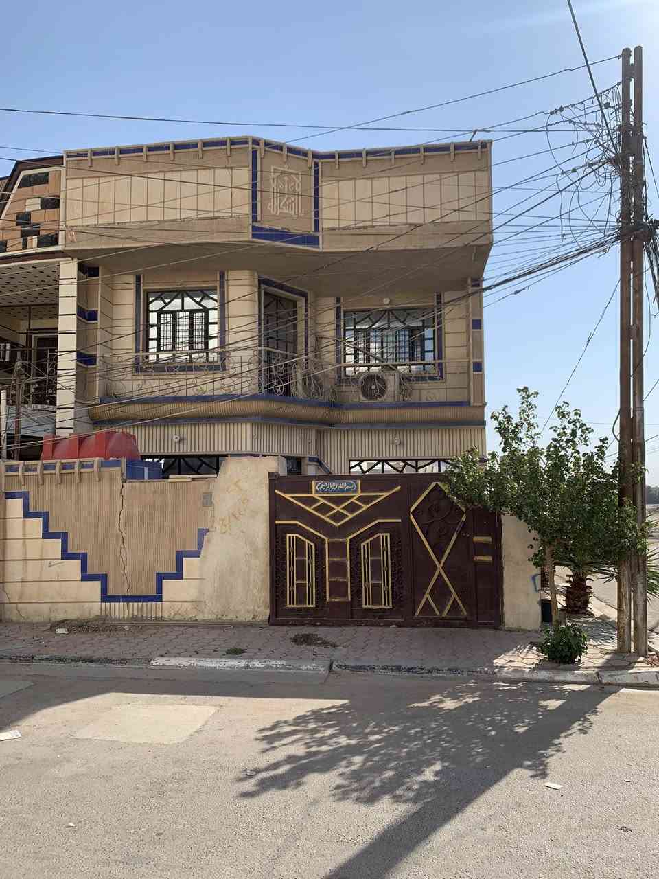 السلام عليكم (انا صاحب الدار لامكتب ولا مروج )دار للبيع  مساحه 150متر طابقين  طابو ملك صرف  ركن  ملحق التعاون شارع الملعب الدولي مجاور مدرسه الميزان يحتوي على 5 غرف نوم اضافه الى استقبال واسعه ومطبخ وصاله واسعه اضافه الى حمامات في الطابق العلوي والسفلي وخارجيه ايضا مع امكانيه بناء غرفه سادسه في الطابق الثاني 
يبعد عن الامام٣كيلو 

سعر/325 قابل للتفاوض 

للاستفسار:***********
واتس اب:***********

ملاحضه:اناصاحب المنزل ولست مكتب عقاري ✨
