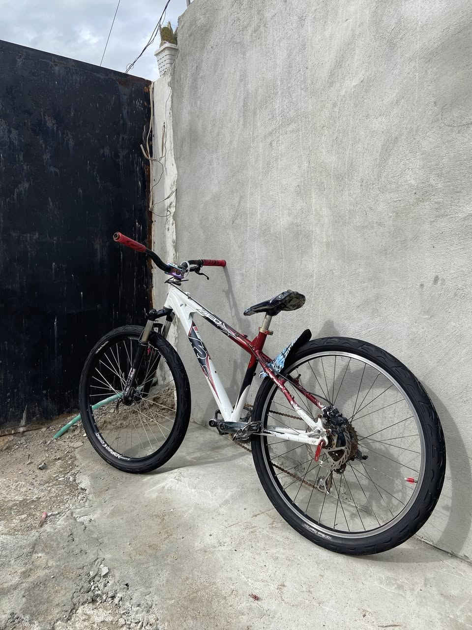 سلام عليكم دراجه K2للبيع ما بيها اي نقص دبل روك شوك شغال ابريكات شيمانو ابكانهم دراجه كامله من كل النواحي مكاني موصل حي النتصار السعر 290وبيها مجال حك جيتك +التواصل واتساب علا هاذ الرقم 0775 856 0699
