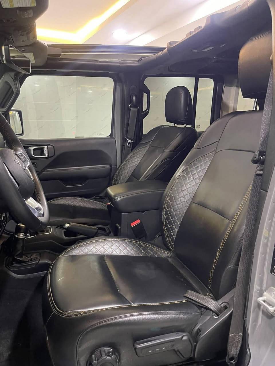 Jeep wrangler موديل ٢٣ محرك ٦صبغ بوند جاملغ كشنات هيتر وتبريد عنوان سياره دهوك لتواصل ***********
