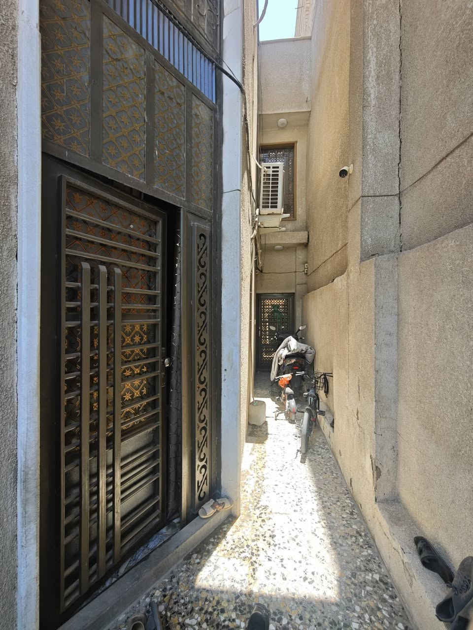 بيت للبيع منطقة الكفاءات طابو صرف 100متر 5*20
الفرع الثاني خلف حسينية بطلة كربلاء

البيت يحتوي على استقبال وصالة كبيرة ومطبخ حار وبارد وحمام داخل البيت وحمام خارجي 
الطابق الثاني غرفتين وحمام
للاستفسار الاتصال على الرقم
***********
