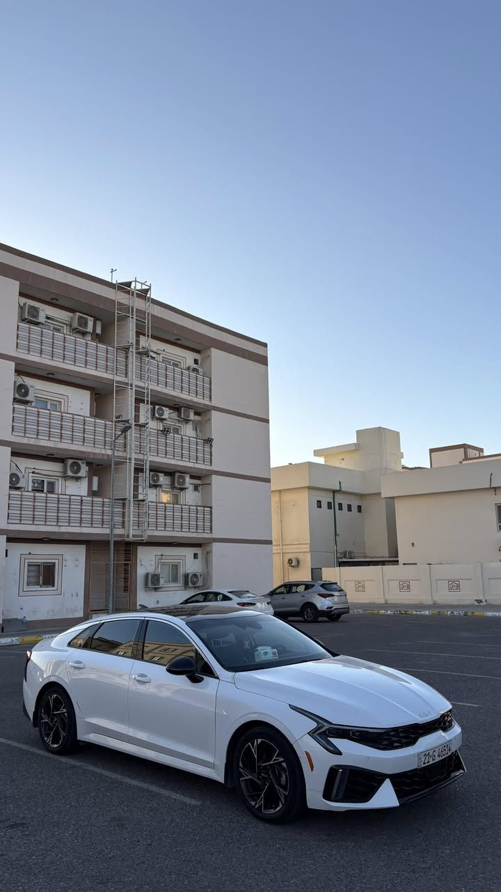 K5 2025 جيتي لاين وارد امريكي
فول مواصفات فتحة بانوراما وتشغيل عن بعد 

مكينة 2500 

4 سلندر 

رادار امامي و رادار خلفي

الحادث مالها بچم قطعتين بنيد وجاملغ  مبدلات ومصبوغات بلون السيارة وبيها تكحيل خفيف بالتكمة اليمين واليسار وصبع من الباب الايمن بارد وتكحيل نتيجة الحادث  والدعامية مالتها الاصلية مفتوحة ومصبوغة بس

ضربتها سطحية لا متأثر لا شاصي ولا مكينة
 
ايرباك سليم ما طاك
 
ماشية 25 الف كيلو
رقمها سليمانية الراعي موجود تسوي بيها وكالة
 او تحويل باسمك

سعرها 212 ورقة وبيها مجال بسيط

رقمي ***********
