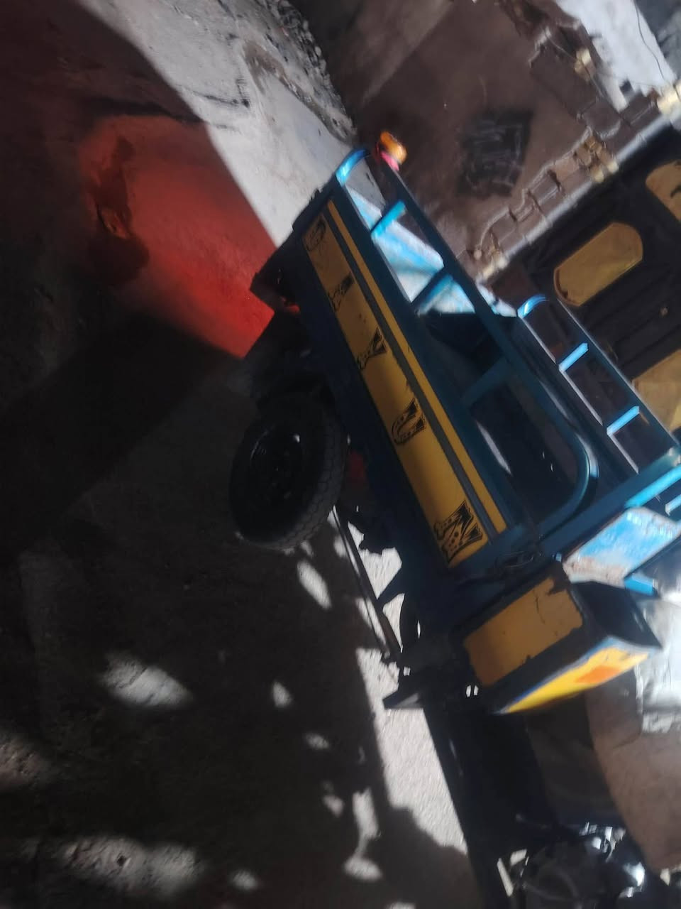 ستوته موديل18 اوراق بيه مكينه توني شاده وتواير ودبلات وكير بوكس  كهربايات كله شقاله مكانه واسط شاصي كفاله  رقم***********
