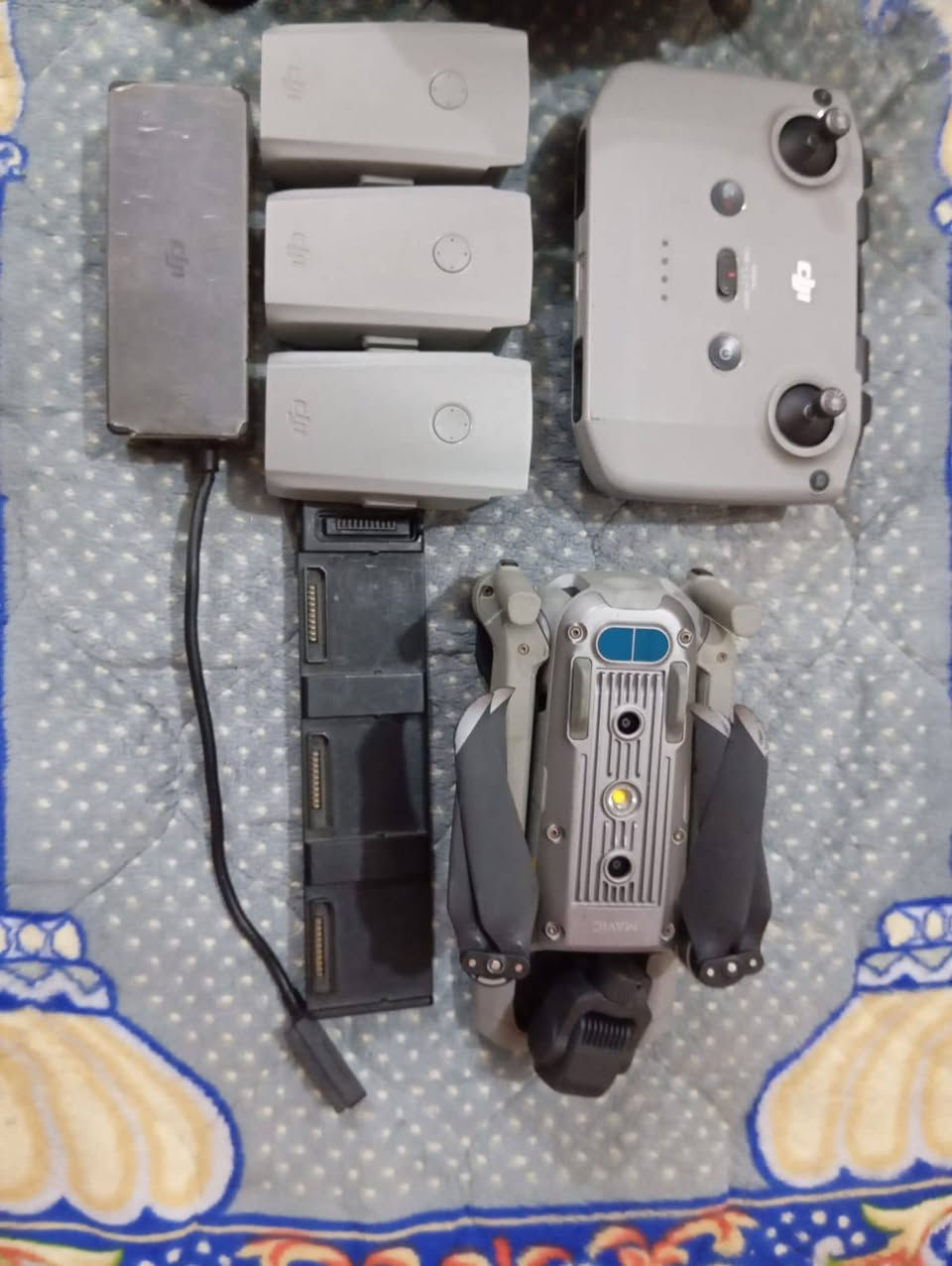 السلام عليكم ماڤيك اير تو الغنيه عن التعريف فول مواصفات تلاث بطاريات عده كامله جنطه بعده لوك جديده السعر مليون وبيه مجال بسيط حق الجيه
مكاني بغداد البلديات للتواصل  ***********
