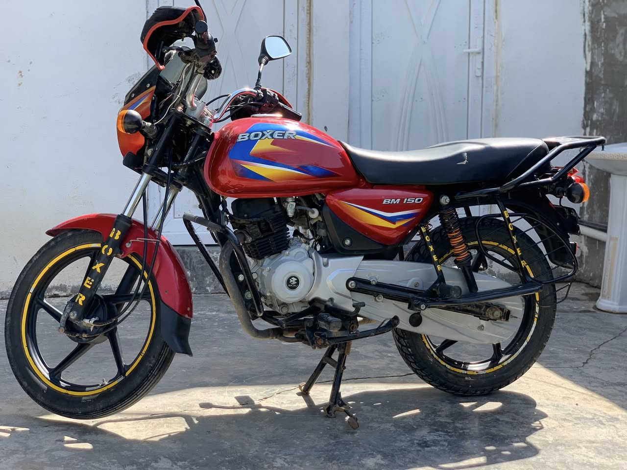 سلام عليكم دراجه بوكسر مديل 21دراجه خير من الله نضافته مثل ماوضح بلصوره عنوان ديالى تقاطع الوجهيه الشراي ينتصل ويدلل ***********
