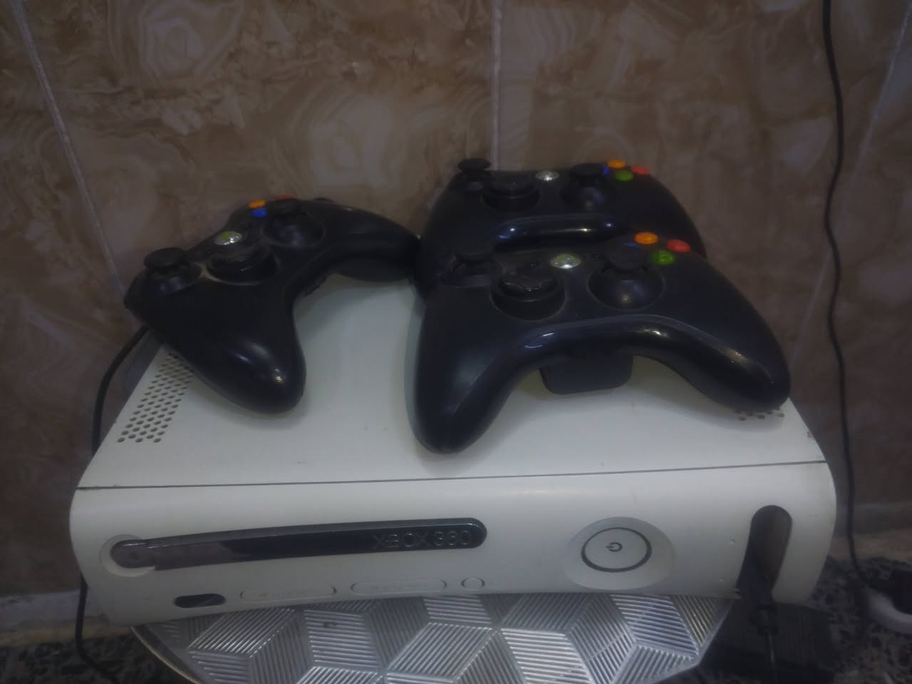 سلام عليكم XBOX 360 للبيع جهاز نظيف أبد مداخل صيانة ولا مصلح الله شاهد جهاز شبه جديد يحتوي على هار 250 كيكا متروس ألعاب وأقوى الألعاب مثل جميع أجزاء جيتي أي وكولف دوتي رزدنت إيفل وهواي ألعاب يحتوي على ثنين جويستك واير وحدة واير لس سعر الجهاز 100 ألف


**إذا كنت صاحب هذا الإعلان وتريد حذفه لأي سبب، رجاءا أرسل رسالة إلى الدعم الفني**