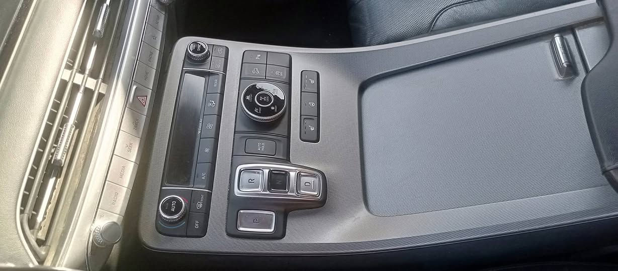 السلام عليكم مرخصة الادمن  
بالسايد للبيع موديل 20 بيها جاملغ  مصبوغ  الباب انصبغ على مود توحيد اللون هواي مواصفات بيها يغنى التعرف عنها فتحه وحده بالسقف السياره بالعماره ميسان اي استفسار على هذا الرقم *********** سبعه راكب محرك 3800 السياره خير من يم الله الشراي يتصل ويدلل السعر 260 رقم الشاصي موجود بالمنشور رقم بغداد الدولي مامتواجد على الفيس بوك مكلف بالنشر
