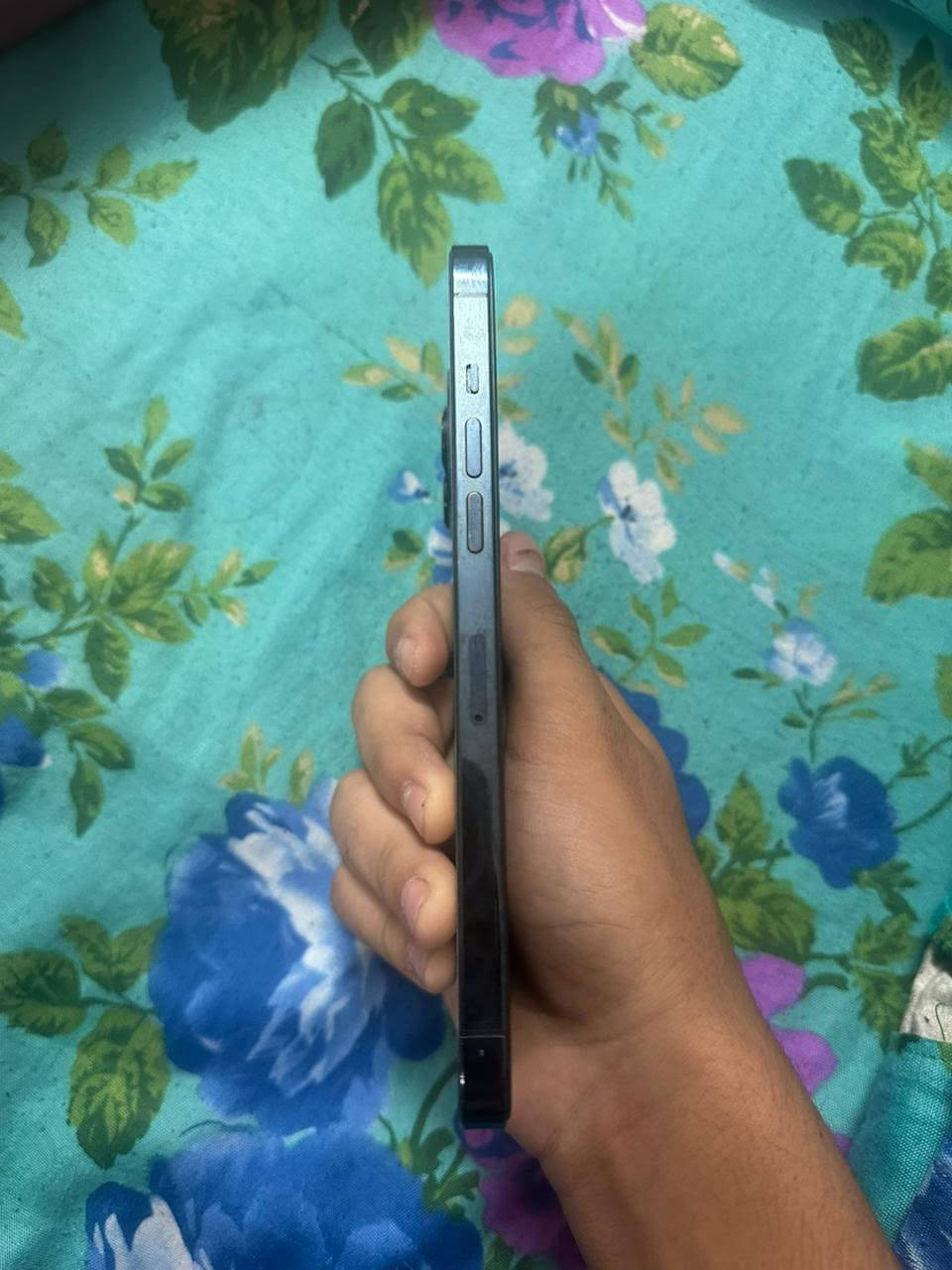 ١٢ برو ماكس 
مبدل شاشه 
بطاريه ٦٦ بلادي 
عيوبه:كاميرا x1 ماتشتغل 
سعره ٣٠٠ مجال قليل


**إذا كنت صاحب هذا الإعلان وتريد حذفه لأي سبب، رجاءا أرسل رسالة إلى الدعم الفني**