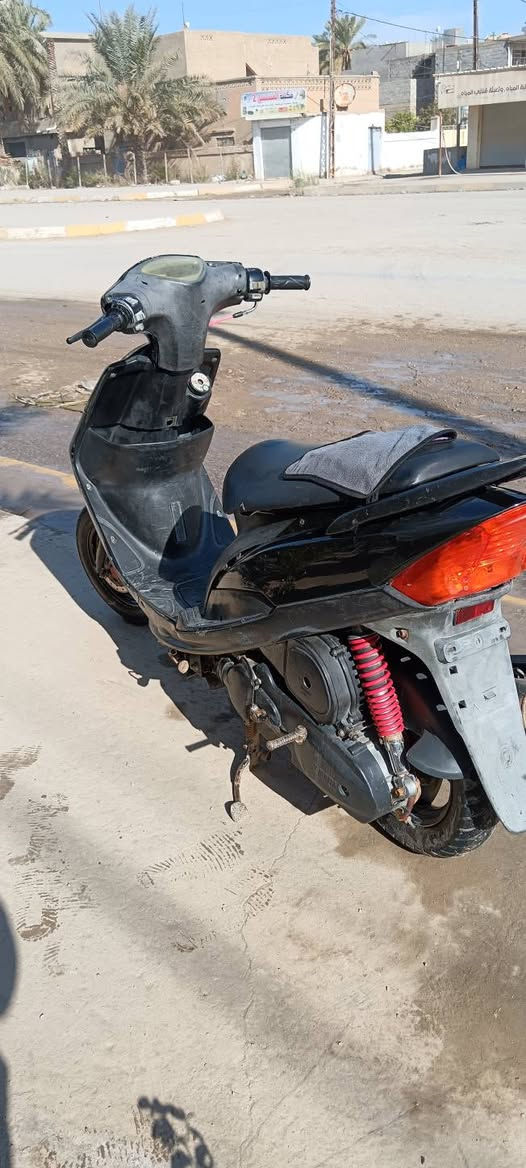 السلام عليكم دراجة للبيع ماكس عدلة 🖤كهربائيات شغالة السعر 450 وبيها مجال الاستفسار *********** مكان ديالى بعقوبة مجسر المفرق💚
