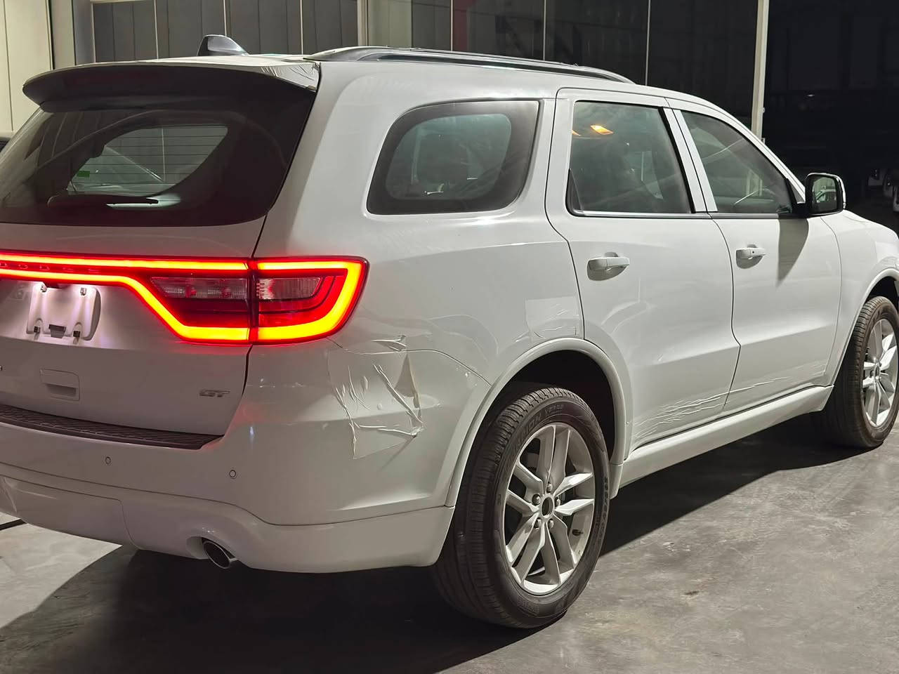 Durango - GT … V6 
2025
ZERO
السعر بدون رقم : 57،500،000 دع

🔻المواصفات :
دوج دورانكو دورانجو G/T بريميوم 4x4
الموديل: 2025 (خليجي)
العداد: صفر كيلو متر (زيرو)
المحرك: 3.6 لتر 6 سلندر
القوة الحصانية: 295 
عزم الدوران (نيوتن-م): 353 
ناقل الحركة: 8 سرعات
المواصفات :
*فتحة سقف كهربائية
*ويل قياس 20 انج 
*صندوق كهربائي 
*شاشة لمس قياس 10.1 انج مع نظام ملاحة
*رادار تفاعلي مع خاصية التوقف والانطلاق
*حساسات امامية وخلفية
*كاميرا خلفية
*نقطة عمياء
*مانع تصادم خلفي
*تحذير الخروج من المسار
*مرآة تعتيم ذاتي
*مقاعد من الجلد الفاخر
*مقاعد امامية كهربائية 
*مقاعد امامية مبردة ومدفئة
*مقاعد خلفية مدفئة
*مقعد السائق ذاكرة
*مكيف الهواء مع تحكم 3 مناطق 
*نظام ابل كار بلاى و اندرويد اوتو لاسلكي
*دخول ذكي (بصمة)
*نظام التشغيل عن بُعد
*مصابيح أمامية أوتوماتيكية مع مصابيح نهارية LED 
*المرايا الخارجية ذاكرة
*مرايا خارجية مدفئة
*وسائد هوائية أمامية و وسائد هوائية جانبية و خلفية

لمزيد من المعلومات زورونا  
لمعرضنا الكائن في بغداد - معارض البياع - الشارع الاول - معرض الرشيد المركزي خلف مرآب البياع 
او الأتصال على الارقام التالية :

***********

