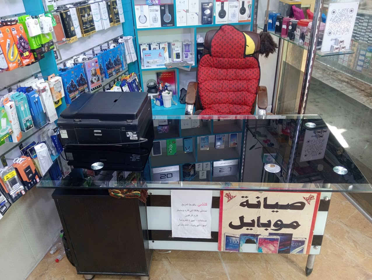 للبيع 
ميز مكتبي جام قوي ونضيف 
يحتوي على ثلاث مجرات 
السعر 100 وبيه مجال 
خاص او الاتصال على الرقم 
***********
