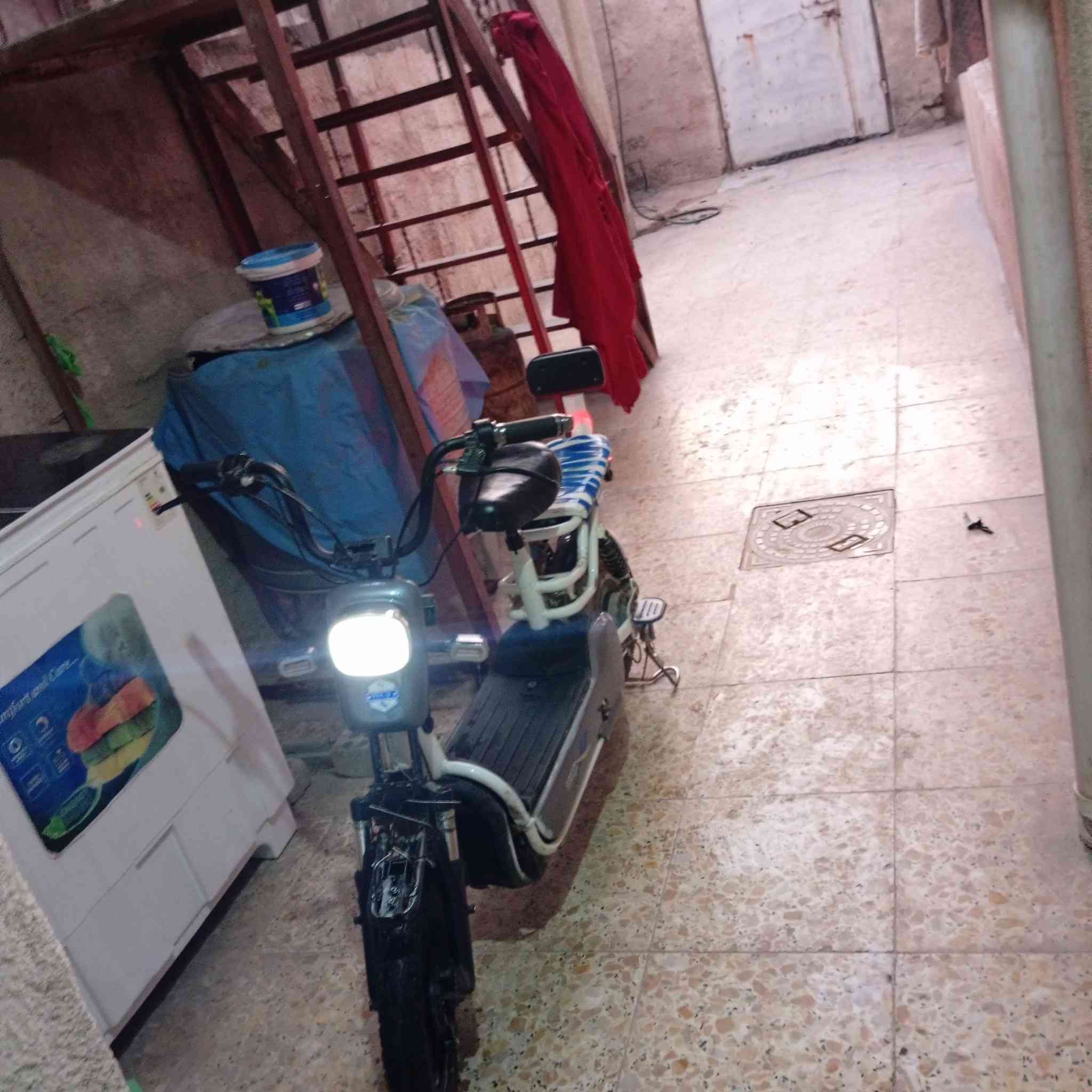 سلام عليكم للبيع دراجه شحن حجم 14 دراجه مابيها اي نقص بطاريات جديده  مواصفات تشغيل عن بعد امان سرقه اشاير تثبيت سرعه سعر 180 وبيها مجال استفسار على هذا رقم ***********
