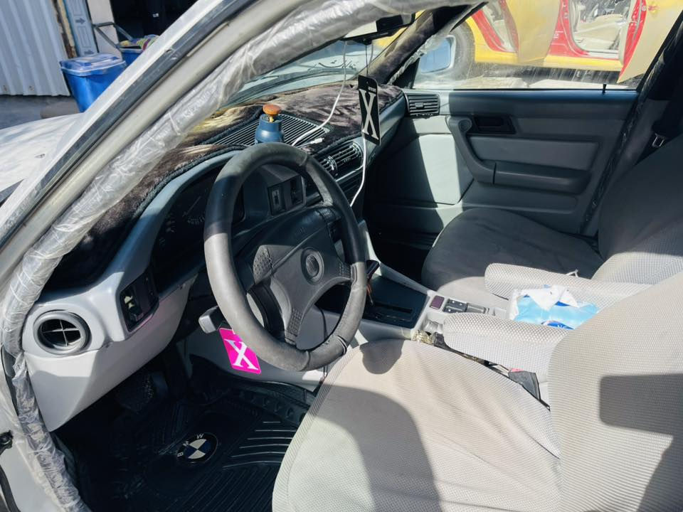 سلام عليكم بي ام 525 مسكر 
موديل 1992
كير ومحرك وصدر كفالة
سنترلك شغال 
كهربائيات كلها شغالة 
تنته سلايت شغال
ڪشنات جدد والغرفة جديدة
ترايك للبصرة
تبريد ثلج
سنوية لل 2030 هزة جديدة 
تحويل ثاني يوم 
مكان السيارة الفلوجة 
للأستفسار ***********
