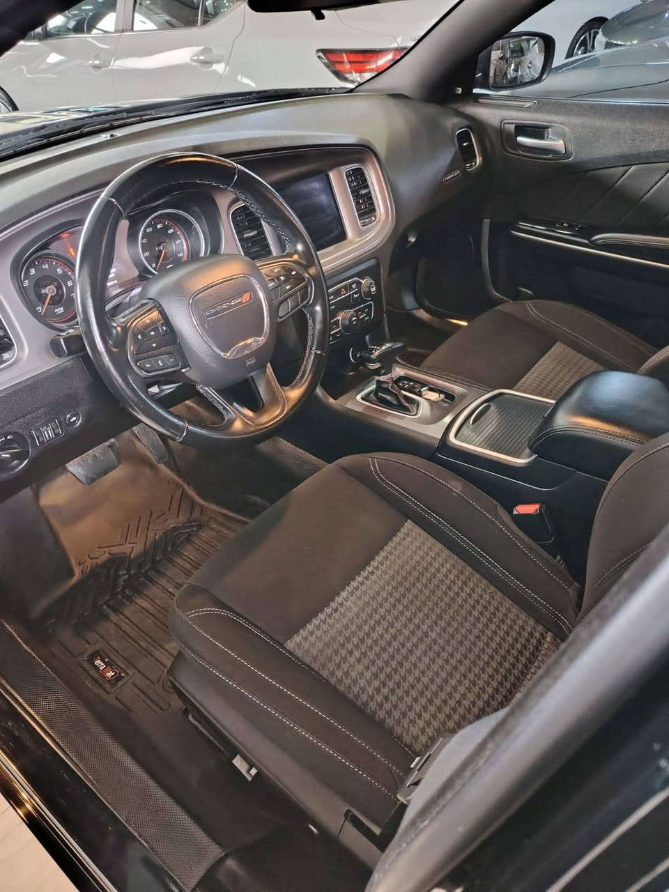 دوج جارجر موديل 23 مواصفات sxt السياره توويل بدون صبغ وبدون تعديل
السعر 245
للجادين فقط الاتصال ع الرقم
***********
