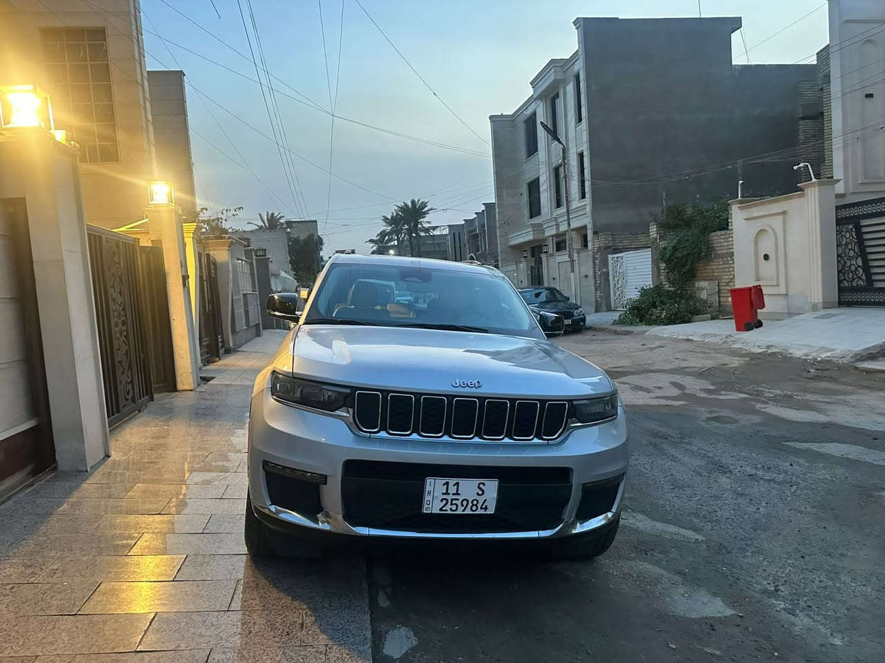 السلام عليكم جيب شيروكي مديل2021
للبيع
فول لمتد 1/1 
7 راكب
ماشيه 57 الف

السيارة كير محرك ضمان
تبريد ثلج
حداديه ضمان
السيارة مشيهة يخبل تطلع بيهة تراي وين متريد

داخل بيجي 

حادثهة موجود بالصور ومسويلهة سونر كذالك موجود بالصور

ايبراك كشن فقط

مواصفاتها لمتد يعني اعلى فئه 
فتحه 
بصمه
جلد
وهواي سوالف بيهة  

مرقم بغداد باسمي 

السعر: 235$ وبيهة مجال قليل
المكان بغداد شارع فلسطين

الرقم: ‭0788 335 5991‬
