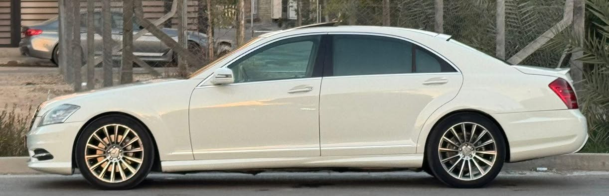 Mercedes S350 2007 مرسيدس اس / باب طويل
للبيع او مراوس 
خليجي مكفوله من الضرر
صبغ هلال الجاملغ الخلفي فقط
محرك و كير ما مفتوح شرط الفحص
بدون شخوط / بدون رصعات 
عليها كت كامل AMG 2013 
المواصفات فول 1/1 :
- محرك v6 عقل الفوك المرغوب
- فتحة سقف SlideRoof
- ابواب شفط كهرباء
- صندوق كهرباء
- داخل لون بيجي و قهوائي مطعم ب صاج
- كشنات جلد + خزن Memory
- كشنات كهرباء امامي / خلفي
- شاشة وسائط + كاميرا خلفية
- شاشات بالتجاوي و تحكم خلفي
- ثلاجة خلفية
- مري شفط / اشارة بالمري
- ماوس تحكم + تحكمات ستيرن
- حساسات اصطفاف امامي / خلفي
- سيدي جينجر 6 اقراص
- سستم صوت HarmanKardon
- ستيرن كهرباء و تدفئة
- تبريد منفصل + قطعتين مع تحكم خلفي
- لايتات داينمك اوتو Dynamic 
- بردات ابواب + برده خلفية
- تچاوي كهرباء امامي + خلفي
رقم اربيل الجديد 
السعر 183 ورقه بيها مجال
السيارة كل شي بيها بلادي و كل اوبشناتها شغاله
تايرات جدد شادها 
مسويلها ادامه سيرفس كامل و لا كلوب مشتغل بالدشبول
عنواني بغداد / الكرخ
***********
