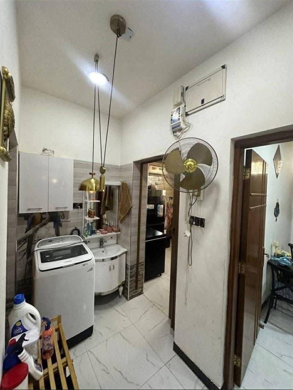 🏡 بيت للبيع – طابو صرف
📍 الموقع: قرب الضامن ومجمع التراث، قريب جداً من الشارع العام

🔹 المساحة: 104 م
🔹 الواجهة: 8 متر
🔹 النزال: 13 متر
🔹 الطابو: صرف

💠 التفاصيل:
✔️ البيت طابقين (درج خارجي)

✔️ يحتوي على مشتملين (فوق وجوه نفس التصميم)
✔️ كل مشتمل بيه:
غرفتين نوم (واحدة كبيرة + واحدة صغيرة)
صالة
مطبخ
صحيات
كَلدور صغير

✨ موقع ممتاز وقريب من كل الخدمات، مناسب للسكن أو الاستثمار

📞 للاستفسار:

---------------------------------
📞 للاستفسار والمعاينة: 
الاتصال على الارقام :
***********☎️ واتساب    
او مراجعة المكتب 
الحلة _حي الحكام_  شارع المقام رد الشمس / مجاور مول الحسن 
--------------------------------
✅ نستقبل جميع عروضكم السكنية 🏠 والتجارية 🏡 بكافة مناطق الحلة
