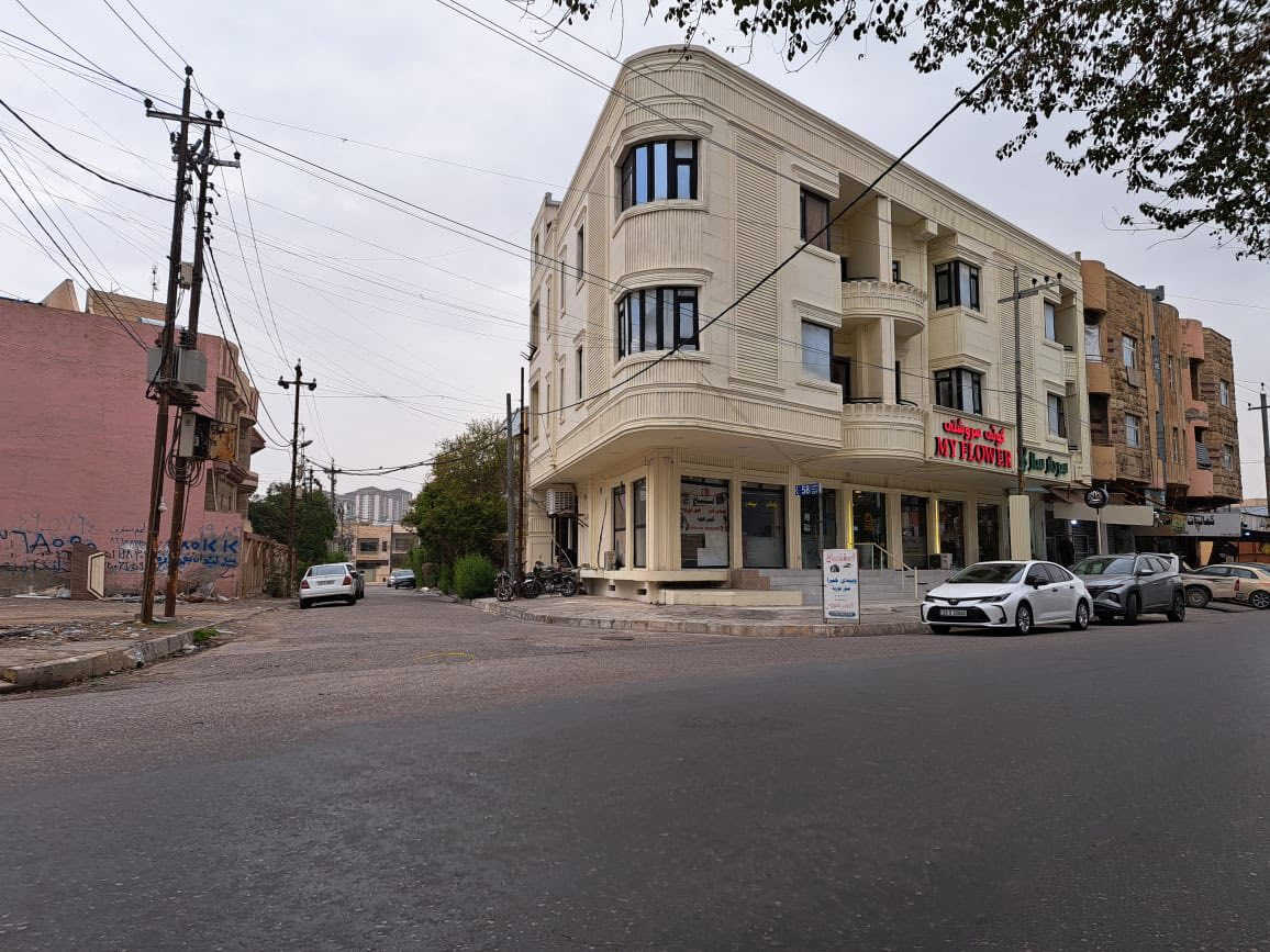 مساحه 211م
٤ محلات و٤ شقق 
وارد شهري 3مليون وربع 
استفسار ***********
