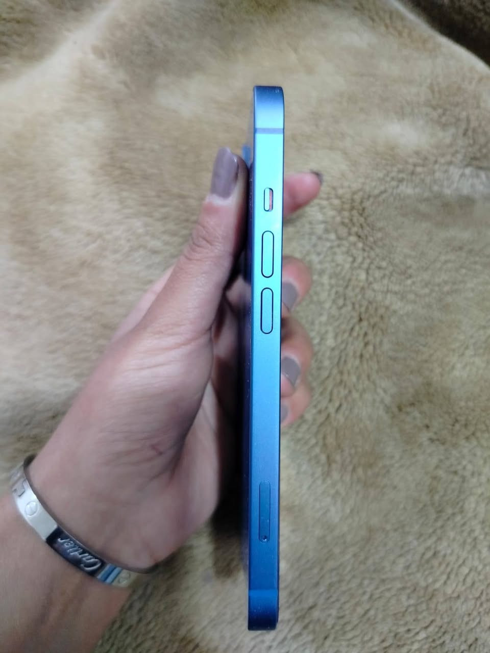 ايفون 13عادي مامفتوح بلادي بطاريه 85
ذاكره 128 
خط واحد استخدام شخصي مال ابنيه نضيف السعر 500بي مجال


**إذا كنت صاحب هذا الإعلان وتريد حذفه لأي سبب، رجاءا أرسل رسالة إلى الدعم الفني**