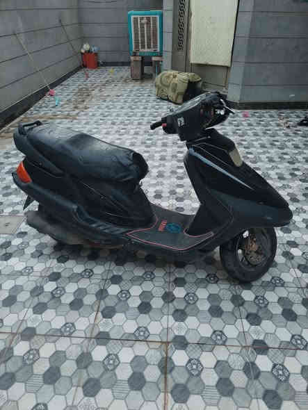 سلام عليكم دراجه البيع فراشه كامله مكمله المكان الخالص مابيه نقص بس باتري السعر ٤٠٠ وبيه مجال رقم الهاتف ***********  ***********
