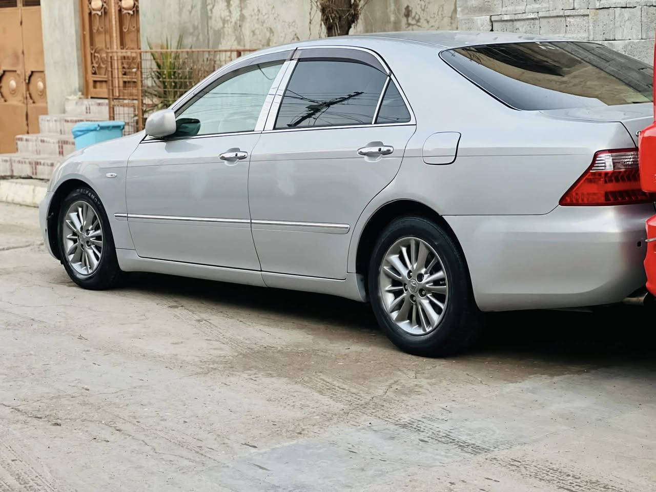 بڕاوە ناوزەرد تازە داخل 2006
سەقفی رەقەم یەک داژبوڵی ڕەقەم یوک 
١٢٠ ڕۆشتوە چرکەی نیە بێچاڵ و شوخت 
نمونەی سەیارە ویل نەوتی 
گێڕو مەکینە گەورە ١٨٢ 
لە سەیدسادقە
0750 129 21 52
