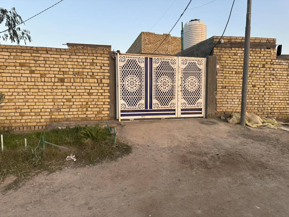 بيت لبيع سند ٢٥  المساحة ٤١٧ م

غرفتين ٥*٥ 
صاله ١٠*٥ 
مطبخ ٥*٦ 
استقبال ١٠*٥ 
صحيات داخليه وخارجيه 
ارضية بورسلين درجه اولي 
تبليط كهرباء ماء مجاري مولد خط ذهبي 
بيت كامل من كل شيء  جيب غراضك واكعد 
الموقع مجمع نبيل وحسين جياد بدايه طريق الحياوين الشارع السابع  
للاستفسار الاتصال عليه الرقم 
***********
