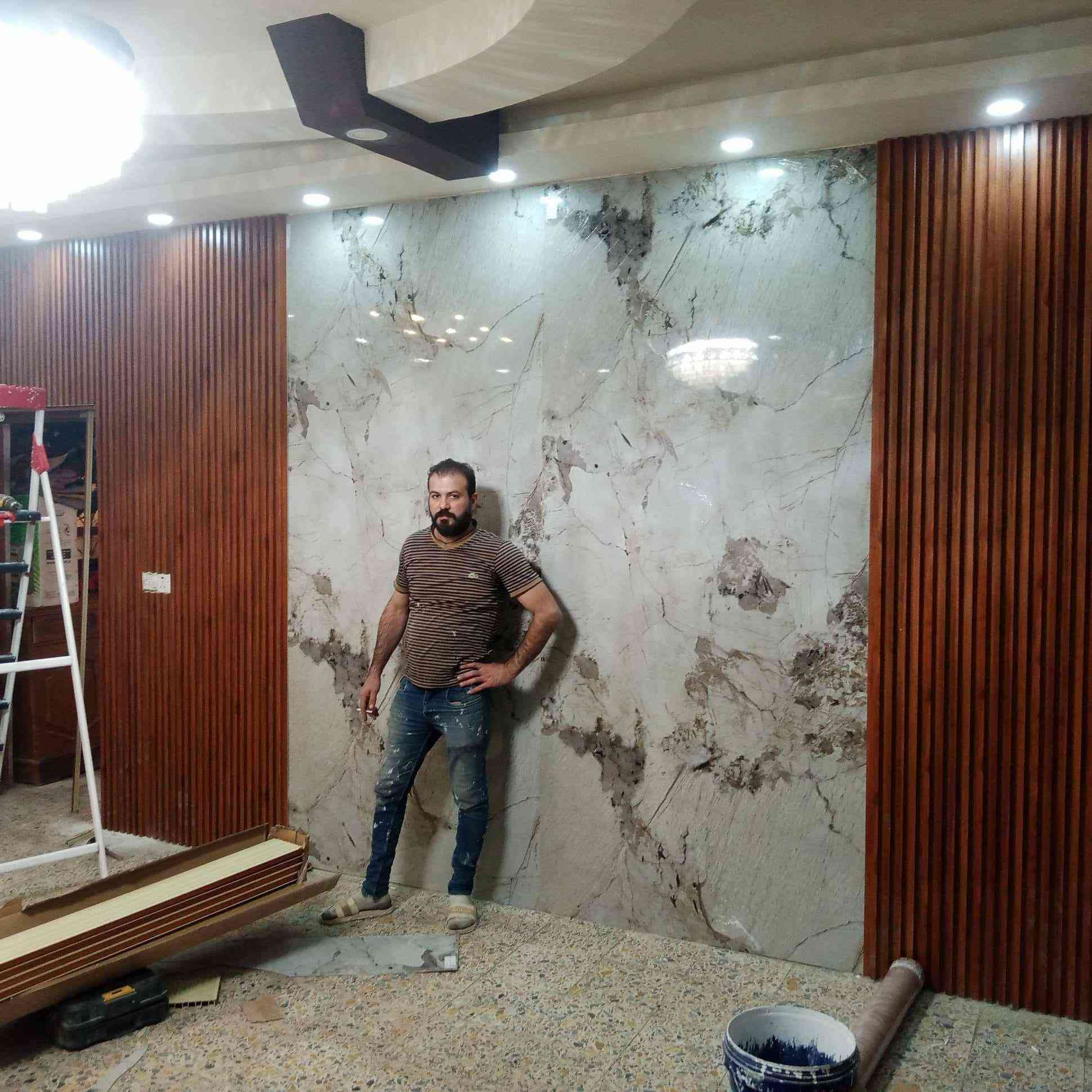 اعمال صبغ وديكورات وسقوف ثانوية وتغليف جدران باسعار مناسبة للاستفسار.  ع الرقم ***********
