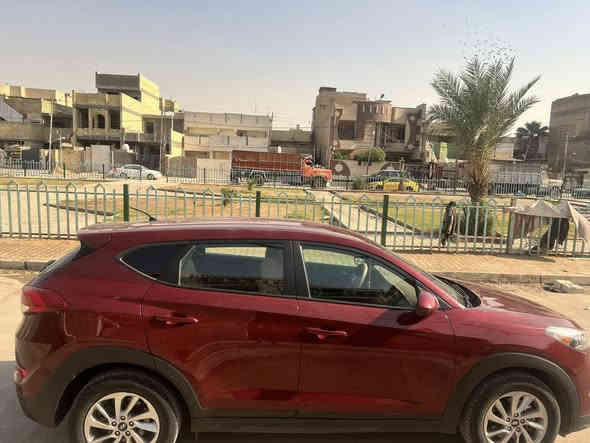 السلام عليكم توسان موديل 2018 بعده جديده للبيع 
أمريكي موصفات عاديه ماشيه 38 ألف 
بيهه صبغ باب وباردين ع كد أربع أصابع 
170 وبيهه مجال 
 مكان بغداد جميله ***********
