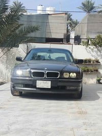 ٧٤٠i • V8 ٤.٠ • ١٩٩٥