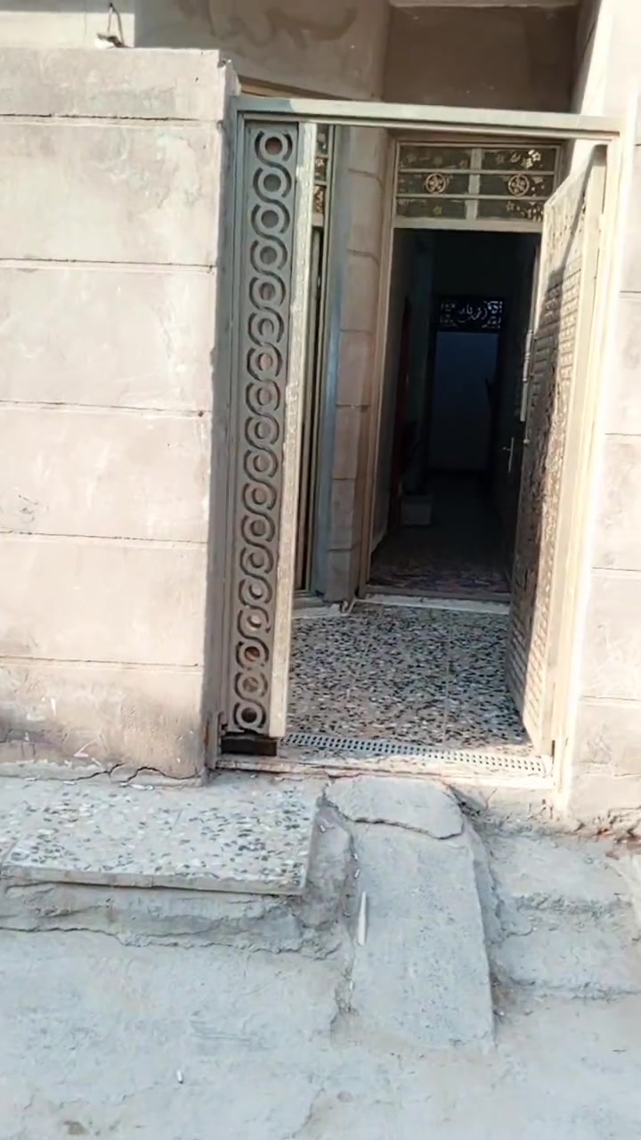 السلام عليكم بيت للبيع حي طارق الوسط بالزراعي مساحه 72متر الدربونه هل الايام تتبلط سعر 55وبي مجال الشراي يتصل على الرقم ***********
