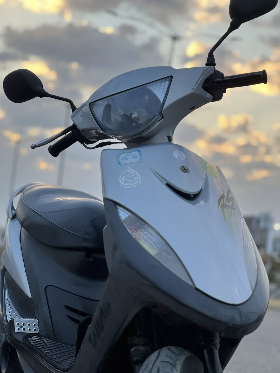 السلام عليكم شباب
للبيع دراجه ماكس عدله ١٢٠ 

الدراجه رمبه صالي شهرين من نزلته من الرمبه ع ايدي اوراقها بسمي الدراجه ختم واحد ويا المكينه كله بلادي جديده بعدها ع بلادي كل نقص مابيها نكره سلف 

الدراجه خير من الله مكينه بلاديه الدراجه مملعوب بيها ابد احله 

من الصور تجي وتشوف بعينك كلش نضيفه العنوان بغداد البياع ((السعر ١٠٠٠ مليون)) وبيها شي بسيط كلش الدراجه بعدها بحاله الوكاله *********** الشراي يتصل وبلخدمه
