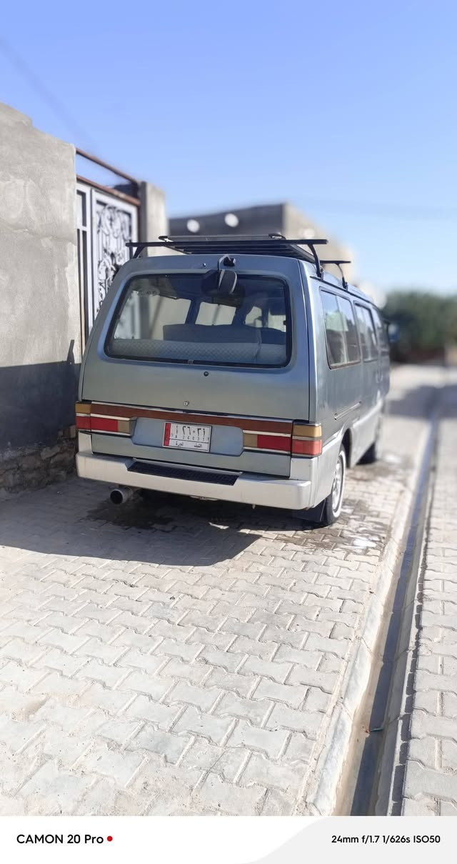 سياره بستا رقم نجف راعيه بلسماوه موديل 92 للبيع او  مراوس بسياره صغيره حسب القناعه 
السعر 35 وبيه مجال تواصل ***********
