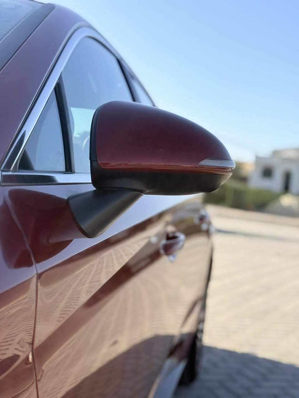 السلام عليكم سوناتا هايبرد ٢٠٢٣ للبيع
السياره فوول تمشي ٩٥٠ كيلو بالتفويله ٤٥ لتر 
ماشيه ١٩٠٠٠ وارد امريكي  
اربع كاميرات 
نظام سماعات Bose ١٤ سماعة
سقف بانوراما
رادارات امامي وخلفي وجانبيات 
رادار مانع تصادم وتعديل مسار  
سايد بريك بصمه 
قيادة ذاتيه  
اربع انظمه قيادة sport eco smart 
اوتو هولد تتوقف بالازدحام يعني متحتاج تحطه ع ال N

تبريد وتدفئة مقاعد كشنات جلد قطعتين تبريد والكشنات كهرباء 
لايت   امامي وبك لايت لد 
لايت زنون كل لايت بي ٤ عدسات 
حادث السياره جاملغ يمين وبنيد  وبيهه باب خلفي وجاملغ خلفي صبغ 
السعر 178$ وبيه مجال السياره جديده بمعنى الكلمة ويالخير ع الياخذهه 
*********** 
واتساب رسائل فقط 
مكان السياره بغداد البياع البيع المباشر شارع الضغط
