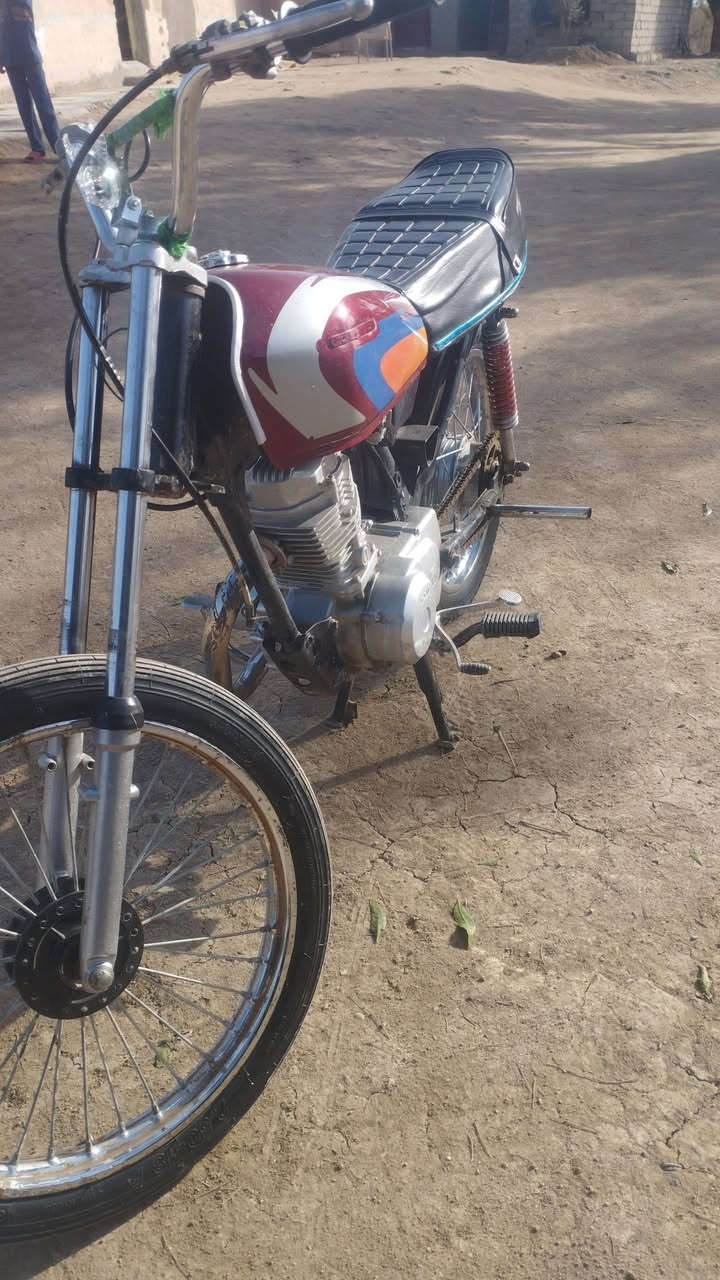 س..ع.. كلك كلك كلك 
1-شاصي ارشه مكينه نامه غراضه كله نام 
2-مكينه مفتوحه مره واحده مبدأ بيه بوشه أو بستم والفات رابيدو 
3-شاصي 22 تعمير 24 ماعوزه شي
4-سعر 450 بيه مجال تجي تفحص أو تطلع بيه اوتقتنع بيه ونتفق علا خصم سعره 
5 مو شراي لا تعبني ولا اتعبك 
هاذه رقمي بيه بس واتساب *********** تحياتي #جميع
