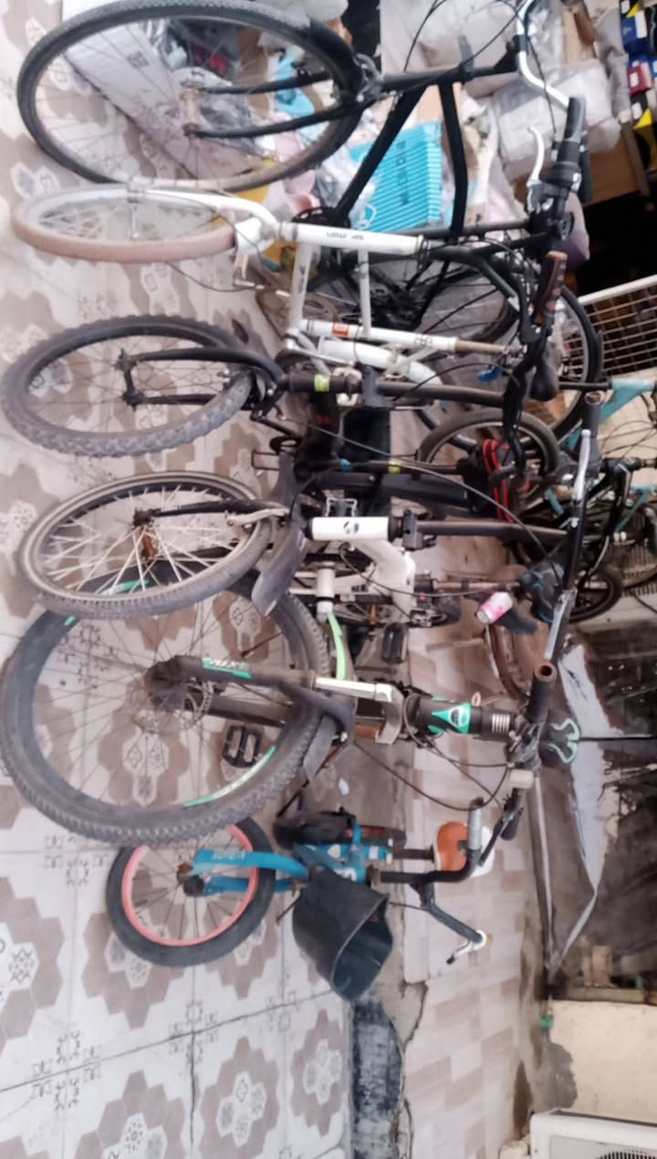 باسكلات البيع
باسكل طبكه اسود ياباني سعره 40 الف
باسكل طبكه ابيض ياباني سعره 45 
باسكل 20 ياباني ابيض سعره 30
كيمو اسود 27 الحجم سعره 25 
كنت رياضي حجم 24 سعره 40
باسكل حجم 12 سعره 25
باسكل نكت رياضي حجم 20 سعر 30
***********
الجاهزه مقابيل تصوير المسره
