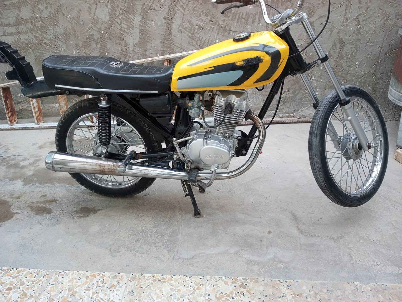 سلام عليكم 
دراجه نامه امتياز موديل 23 أوراق اصولي ماشي بلمعامله وگمرگهه مدفوع يعني كبل ترقم السعر 850 وبيهه مجال 

***********
