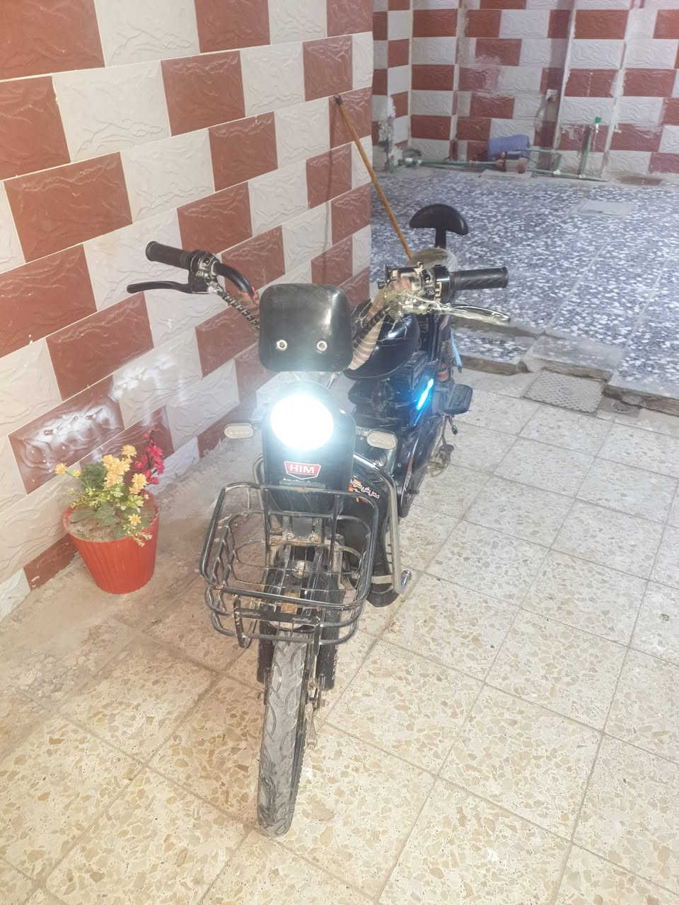 دراجه شحن مستخدم الدرجه نضيفه كلش و الدراجه حجم 20 و الدراجه مدرعا و الدراجه رزنه و يجي وياها شاحنه و بايدرات و مرايات و منفخ تايرات و يجي وياها 3سويجات و بصمه و السعر 300و وبيه مجال بسيط و للعنوان دور الضباط رقمي ***********
