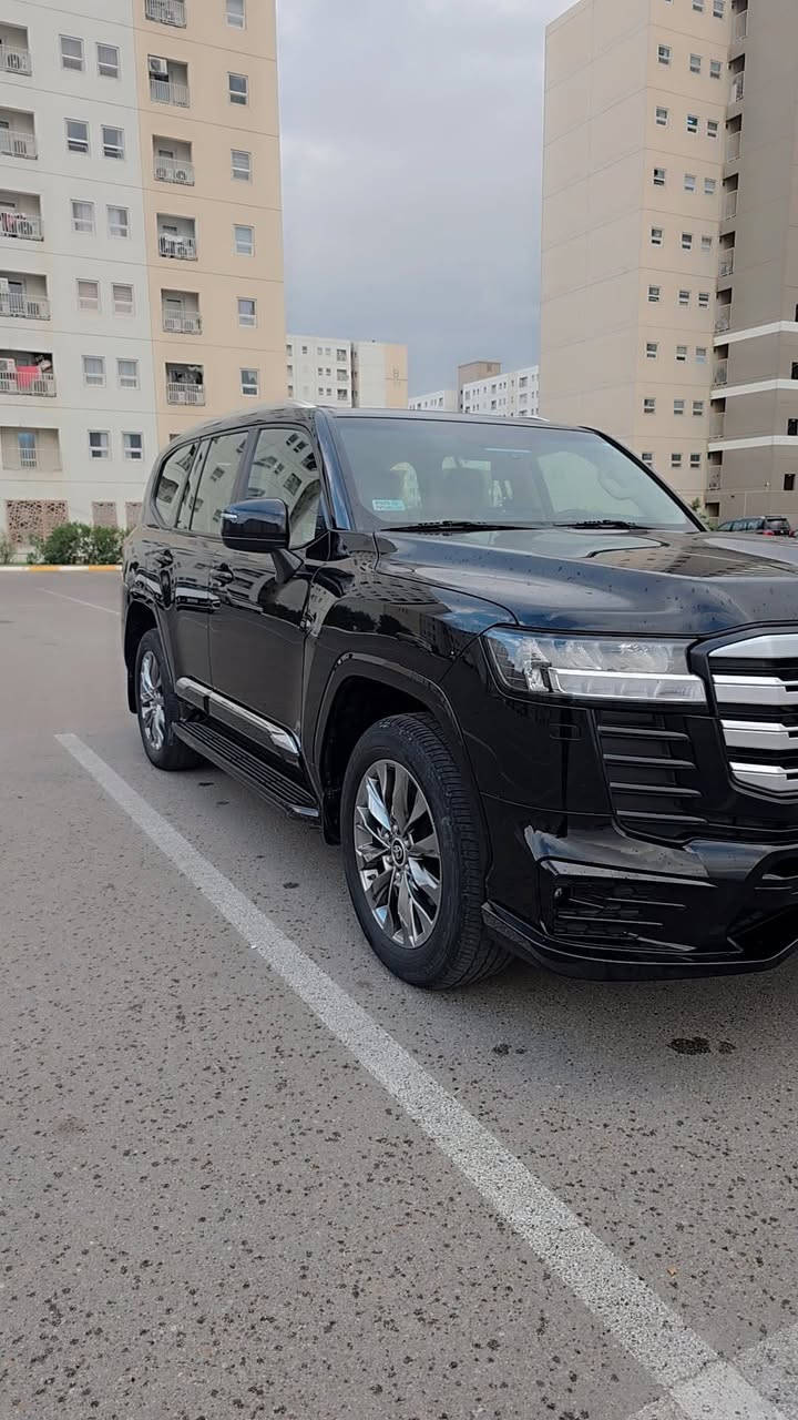 لاندكروز  2023بريم اصلي( LMITED ) 
رقم اربيل بسمي 
سعر 690 
السيارة ماشية 49 الف كيلو 
محرك 6 سلندر 
بريم اصلي ليمتد
3 شاشات لمس
حساسات امامي خلفي 
سلايد فتحة
تشغيل عن بعد 
كشنات جلد اصل بيجي 
شاحن لاسلكي 
جنطة كهرباء 
كشنات كهرباء 
الكشنات تدفئة وتبريد
المري الجانبية متحركة كهرباء وقلاب
ومواصفاتها هواي والبريم معروفة 
( مكفولة كفالة عامة لا صبغ ولا بارد وكلشي بلسيارة جديد ) 
كير ومحرك وحدادية وكهربائيات كلها جدد
السيارة مكانها بغداد  
هذه رقمي ***********
