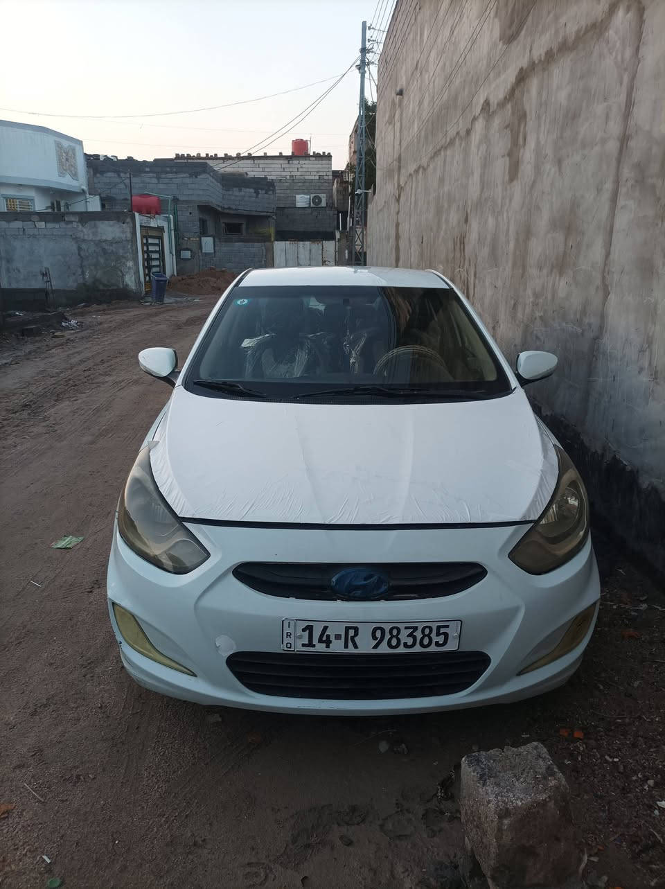 السلام عليكم اكسنت مديل 12 خليجي محرك 1600  بيع او مراوس حسب القناعه بيه مدكر وبنيد بدون دواخل رقم بصره انكليزي تدفه تبريد شغال تخم تاير جديد بيه بارد بالخلف بصيط السعر 83وبيه مجال العنون بصره ابو الخصيب***********
