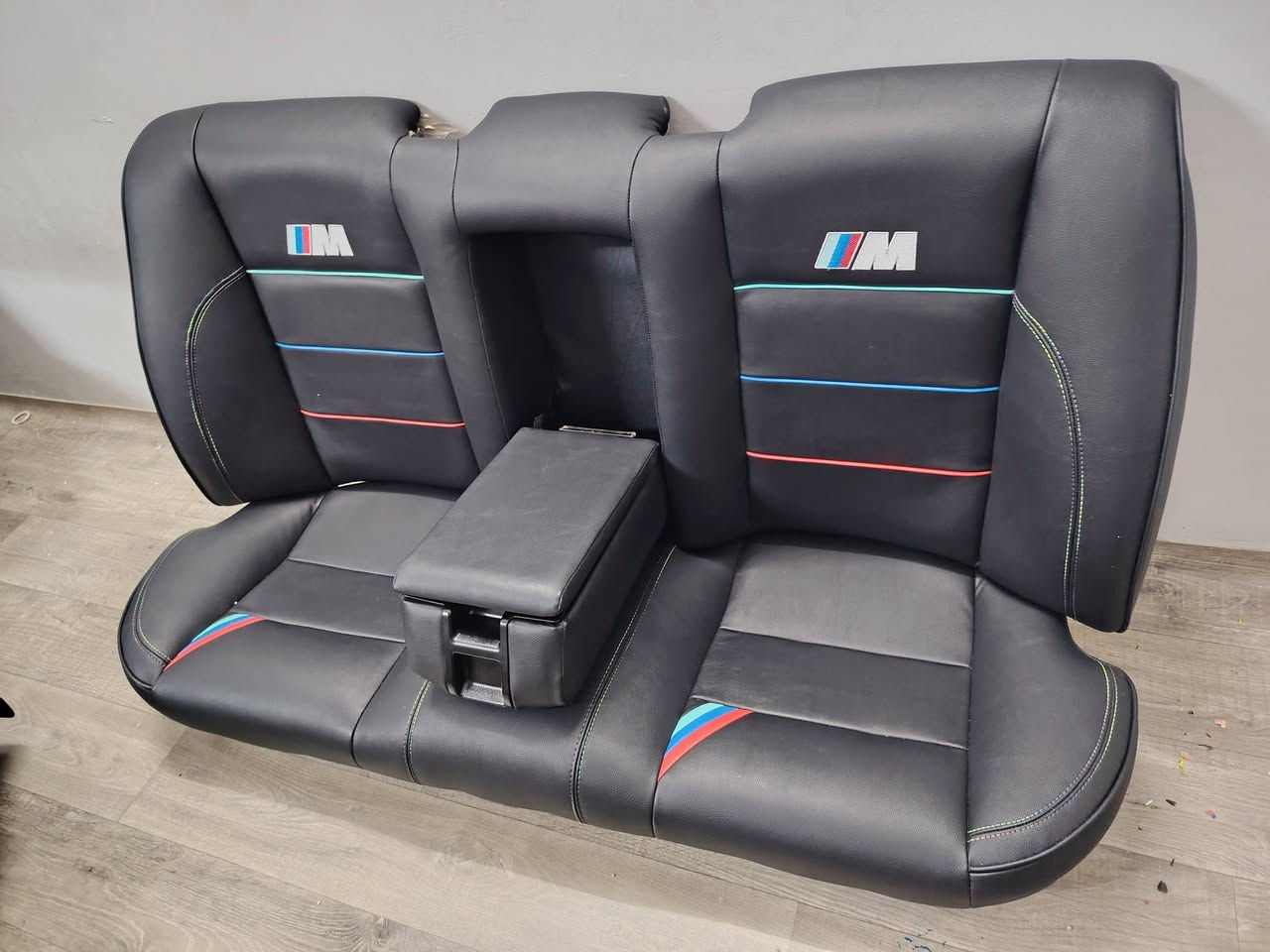 السلام عليكم للبيع كشناتBMW500 كهربائي رياضي بدي قديم جلد وعمل درجة أولى السعر 450 مكاني بغداد الحرية ***********
