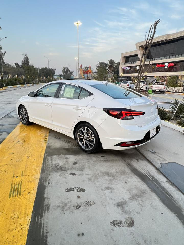 سلام عليكم عندي النترا ٢٠٢٠ وارد امريكي ماشيه ٨٢ حقيقي سياره بدون ضرر بس دعميه إماميه شرط بدون دواخل فول موصفات واحد عله واحد سياره عله وضع شركه كير ايتي سياره احله من صور مكان سياره ديالي بعقوبة رقم ***********
