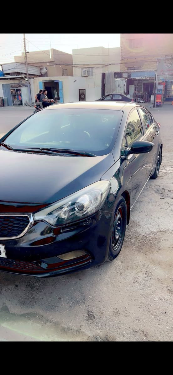 سلام عليكم اخوان سياره كيا فورتي للبيع موديل ٢٠١٦ امريكي حادثهه جاملغ و باب سايق صبغ سياره خير من الله ما ناقصهه شي محرك ٢٠٠٠دوش مكاني بغداد حي العامل سونار موجود بلمنشور ماشيه ١٦٠ اخوان سعر ١٠٥ و بيه مجال شي بسيط و الشراي يتصل ع رقم او واتساب و بلخدمه ***********
