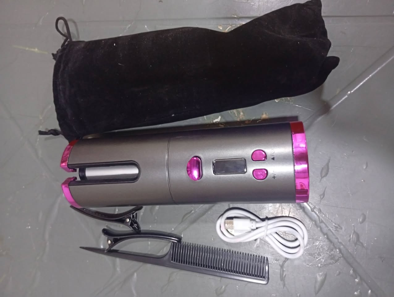 قطعتين كلش حلوات الاولى للاضافر مبرد على الكهرباء مع كامل ملحقاته ويستخدم أيضاً للاحجار الكريمه للنقش كذلك والثانيه بارمه للشعر شحن وتنطي حراره تسوي الشعر كيرلي ثنينهن ب٢٧ الف بس على اول تم واكو توصيل الكل المحافضات ٥ الاف واتساب ***********
